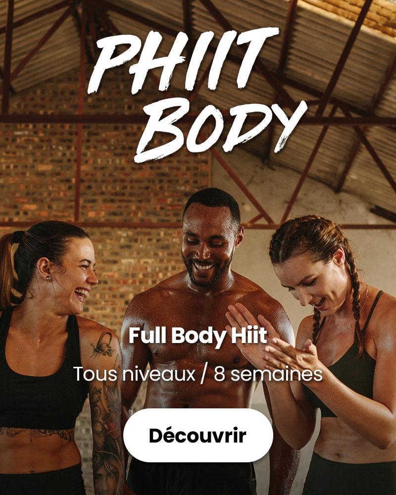 Homme et deux femmes athlétiques en tenue sportive, souriant et se félicitant après leur entraînement, illustrant le challenge Phiit Body sur Joyful Body.